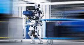 Révolution dans les Usines Automobiles : Les Robots Humanoïdes Prennent le Relais