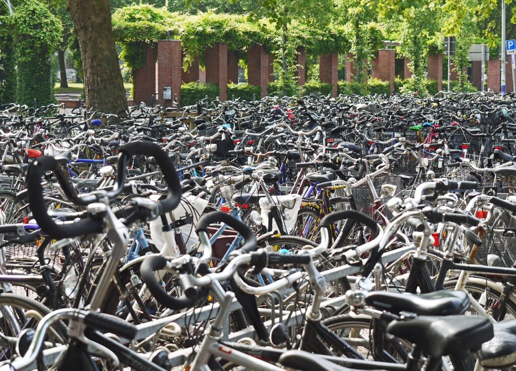 Parking à vélo dans une ville adaptée