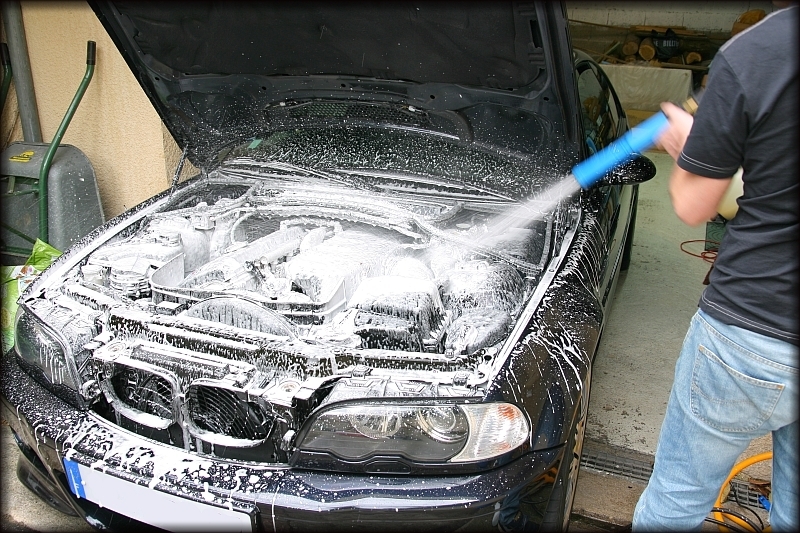 Comment nettoyer le compartiment moteur de sa voiture ? - WD-40